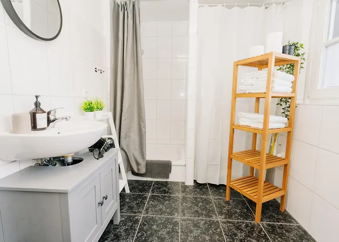 City-apartment „kreuzviertel-lädchen“mit Parkplatz *